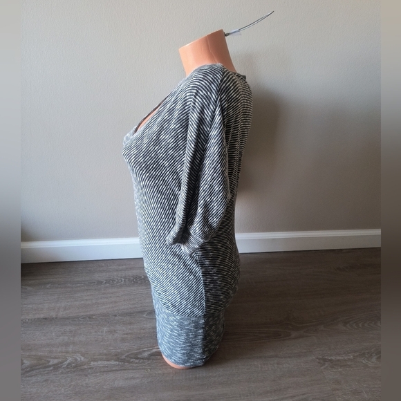 Soprano Women's Vneck Dolman Sleeve Striped Knit Sweater Top Gray White Size S - Picture 2 of 7